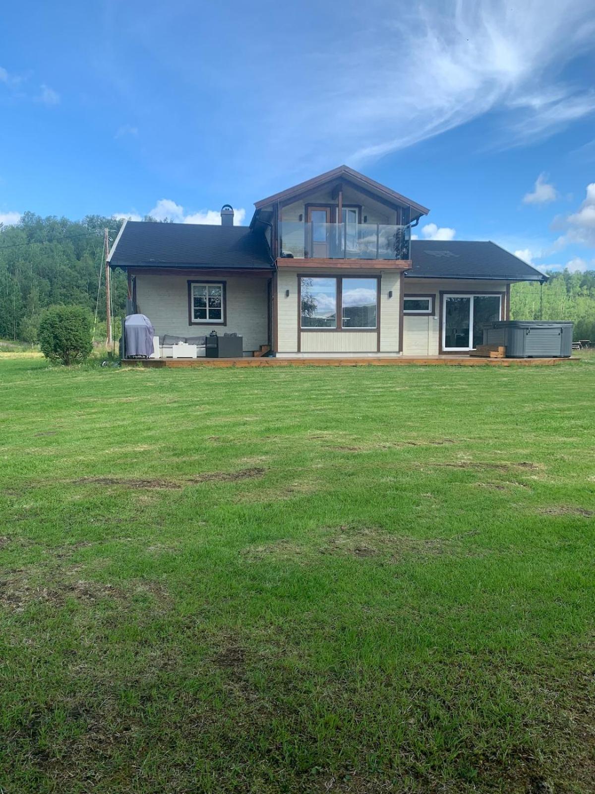 Cottage With Good Standard Next To Neiden River Exterior photo
